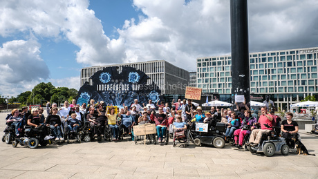 NichtMeinGesetz Protestaktion im Käfig
