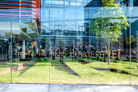 Ankett-Aktion vor dem Bundestag für ein gutes Teilhabegesetz und gegen Barrieren