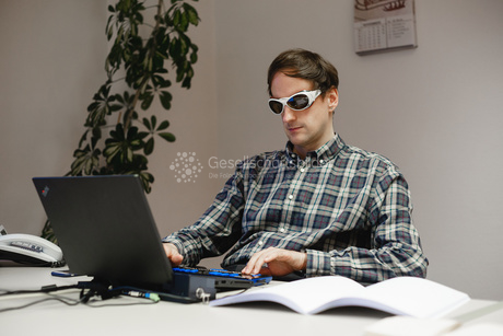 Barrierefreier Internetzugang für Menschen mit Sehbehinderung