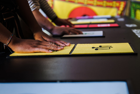 Vernissage! To Revolutionary Type Love