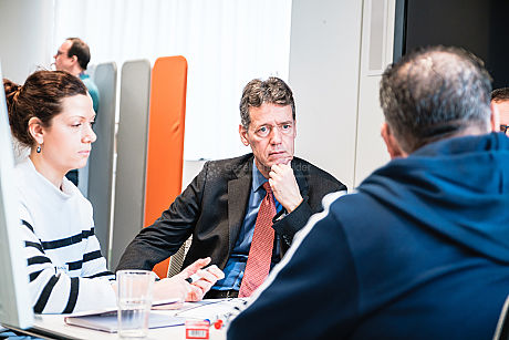 Runder Tisch zum Thema Ausbildung und Inklusion 1. Runder Tisch zu Ausbildung und Inklusion von JOBinklusive