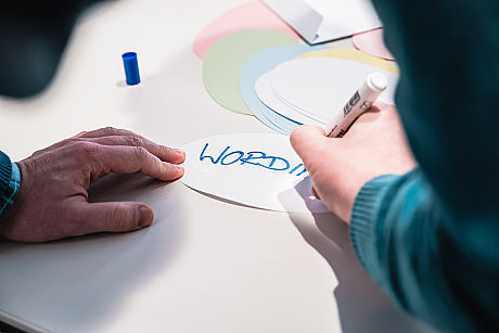 Runder Tisch zum Thema Ausbildung und Inklusion 1. Runder Tisch zu Ausbildung und Inklusion von JOBinklusive