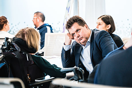 Runder Tisch zum Thema Ausbildung und Inklusion 1. Runder Tisch zu Ausbildung und Inklusion von JOBinklusive