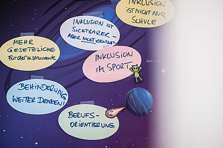 Runder Tisch zum Thema Ausbildung und Inklusion 1. Runder Tisch zu Ausbildung und Inklusion von JOBinklusive