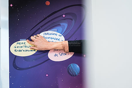 Runder Tisch zum Thema Ausbildung und Inklusion 1. Runder Tisch zu Ausbildung und Inklusion von JOBinklusive