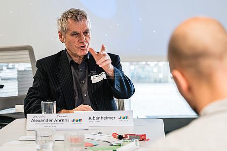 Runder Tisch zum Thema Ausbildung und Inklusion 1. Runder Tisch zu Ausbildung und Inklusion von JOBinklusive