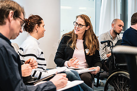 Runder Tisch zum Thema Ausbildung und Inklusion 1. Runder Tisch zu Ausbildung und Inklusion von JOBinklusive