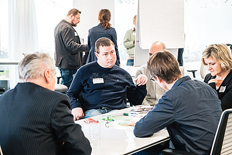 Runder Tisch zum Thema Ausbildung und Inklusion 1. Runder Tisch zu Ausbildung und Inklusion von JOBinklusive