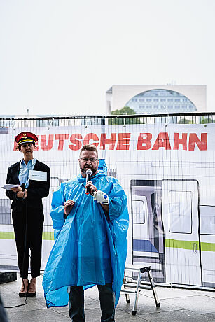 Protest- und Launchaktion des neuen Service "Entschädigung bei Barriere" im Zugverkehr