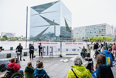 Protest- und Launchaktion des neuen Service "Entschädigung bei Barriere" im Zugverkehr