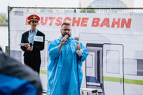 Protest- und Launchaktion des neuen Service "Entschädigung bei Barriere" im Zugverkehr