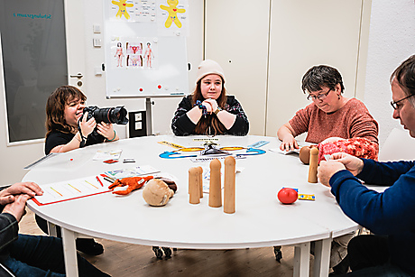 Making-of Foto aus dem "Inklusion im Fokus" Workshop - Gesellschaftsbilder.de Fotoworkshop „Inklusion im Fokus“ beim FPZ Balance in Berlin