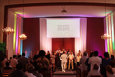 Musikproduktion und Gospel - Mico Wuppermann in der Kirche