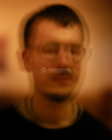 Beyond The Frame: Junge Perspektiven auf Vielfalt im Glauben